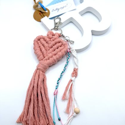 Llavero Corazón con libélula en macramé