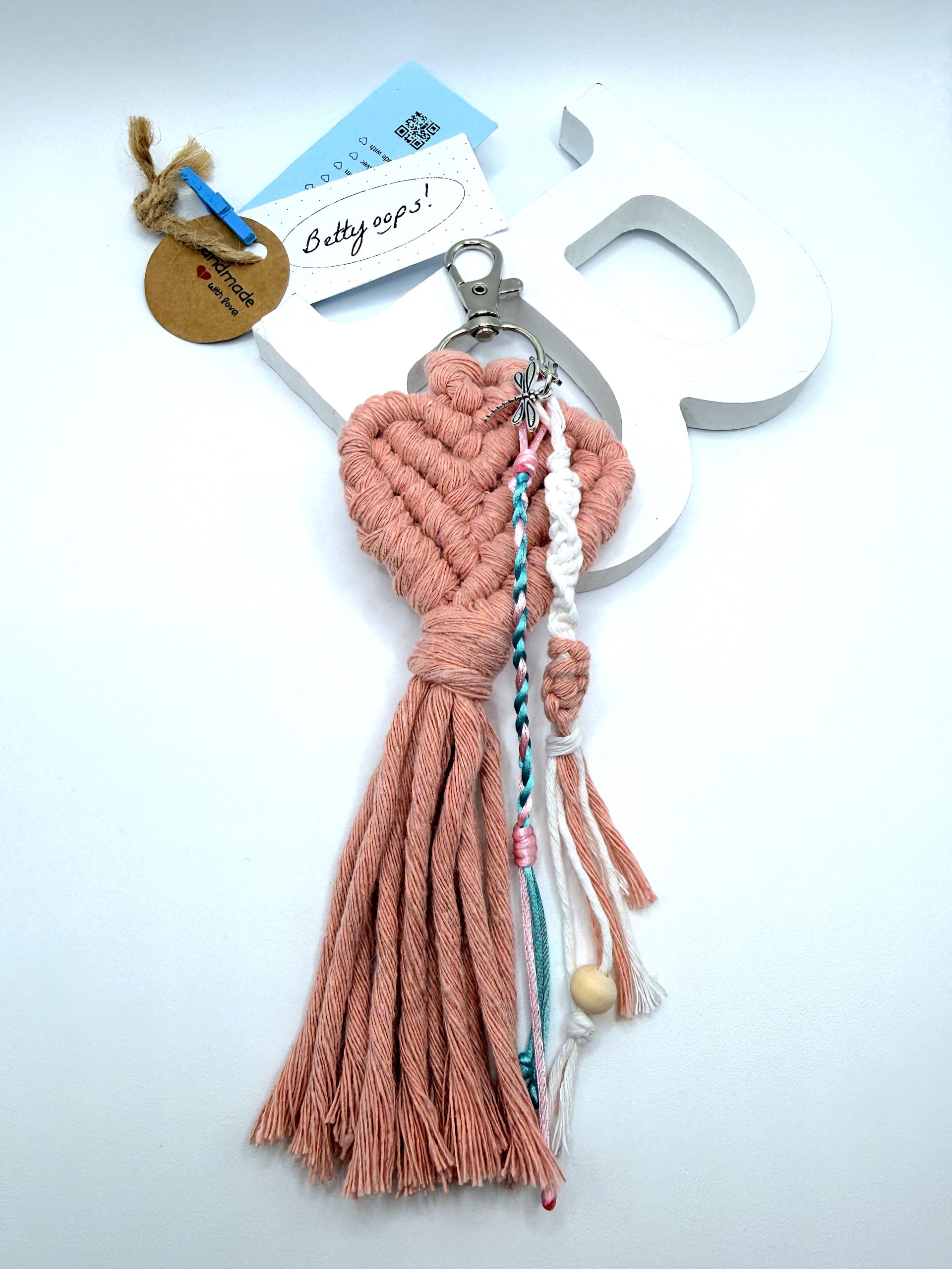 Llavero Corazón con libélula en macramé - Imagen 4