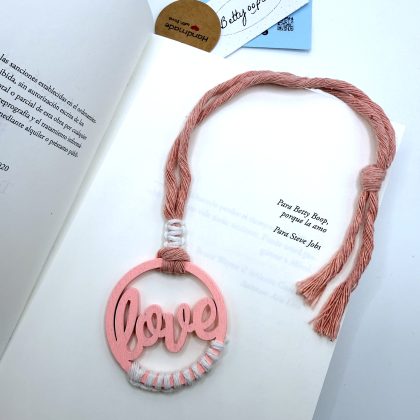 Marcapáginas Love macramé
